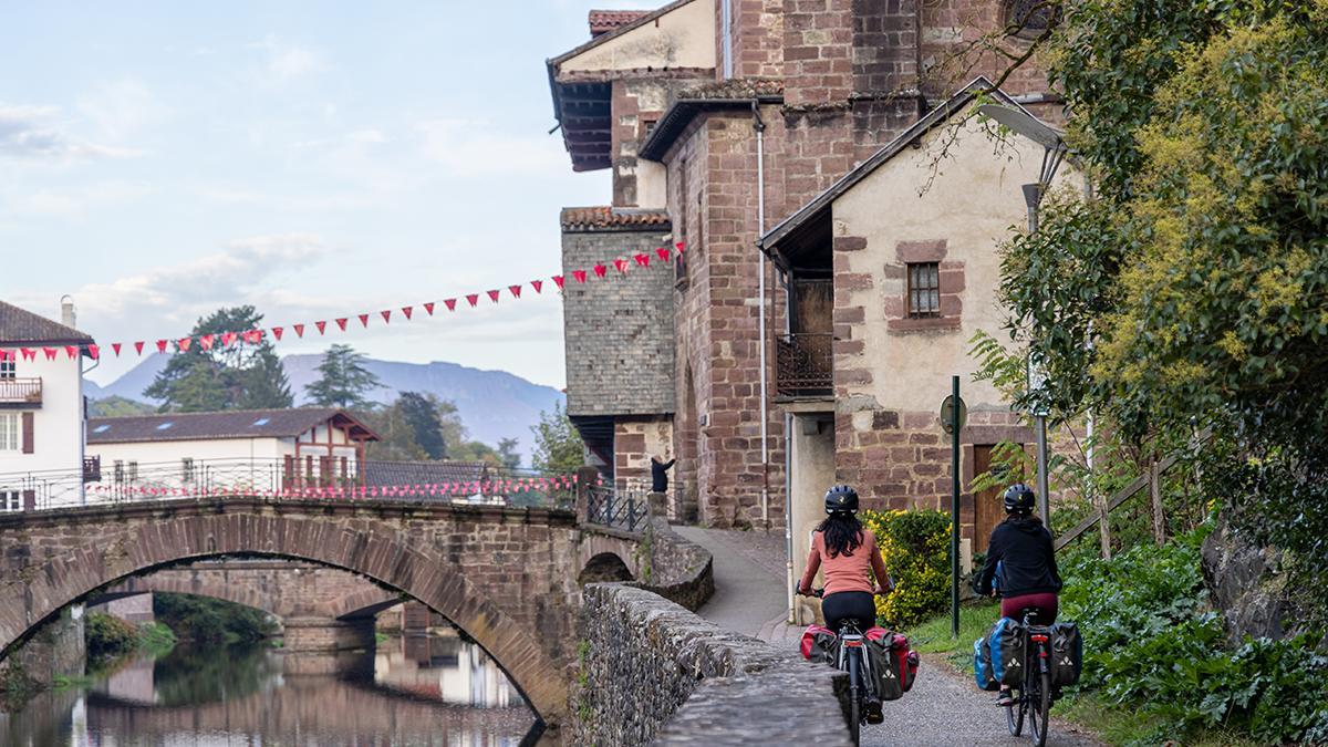 La Scandibérique a su paso por Saint-Jean-Pied-de-Port, una forma de recorrer el territorio en bicicleta.