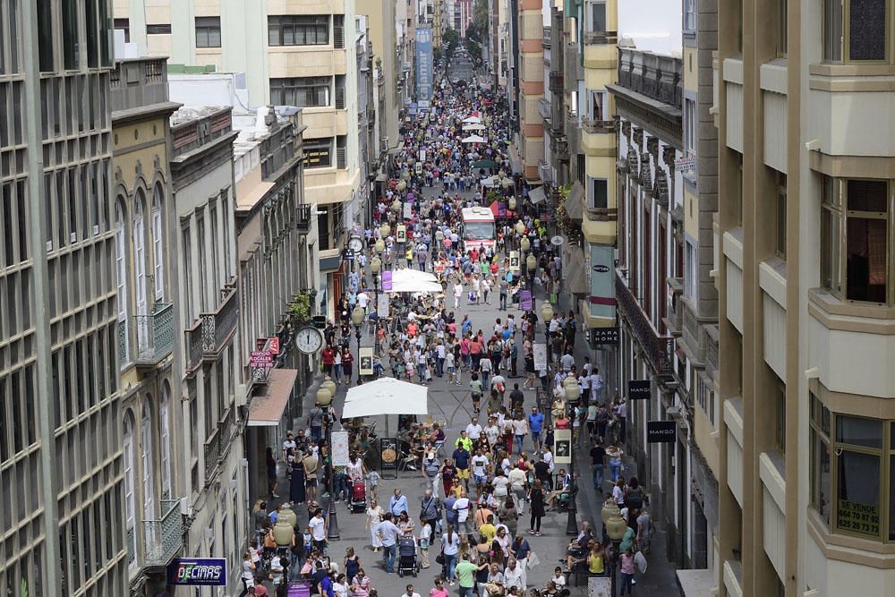 Compras en el domingo abierto de Triana, 3/09/17