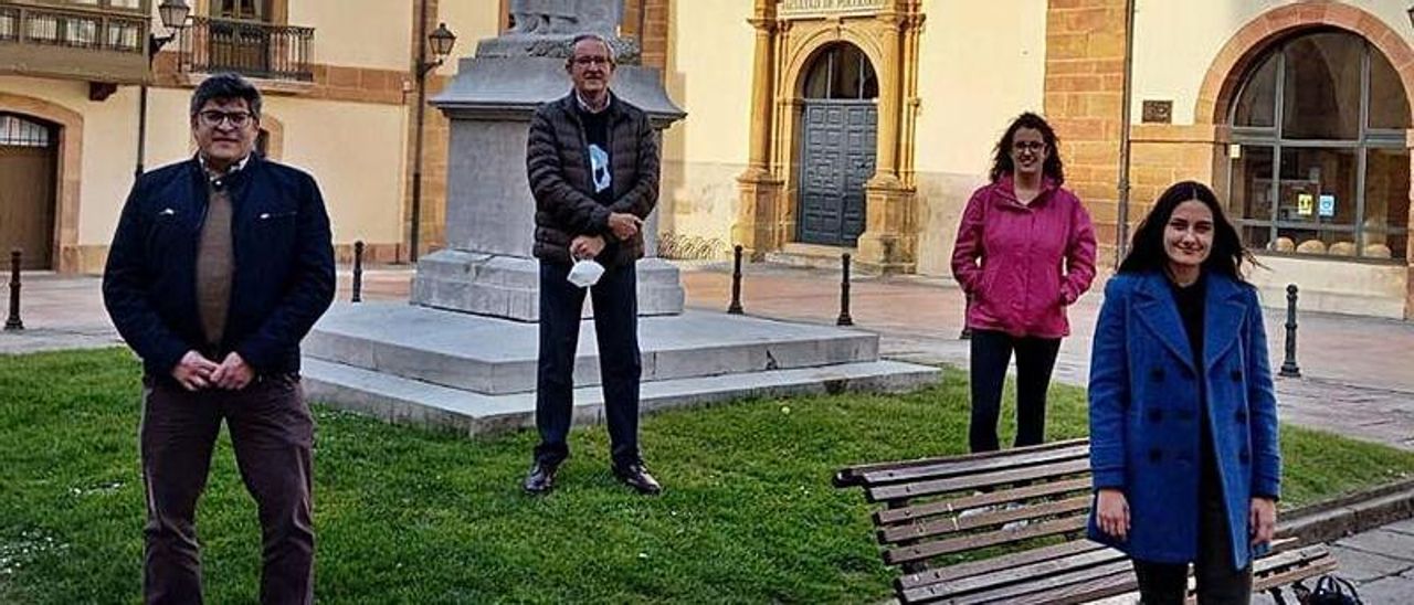 Por la izquierda, los investigadores Miguel Gueimonde (IPLA), Jorge Arias (Universidad), Silvia Arboleya (IPLA) y Sara García (Universidad).