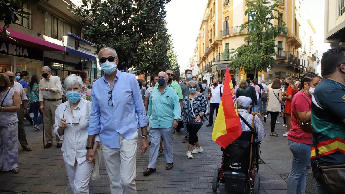 Izado de bandera en Las Tendillas en honor a la patrona de la Guardia Civil