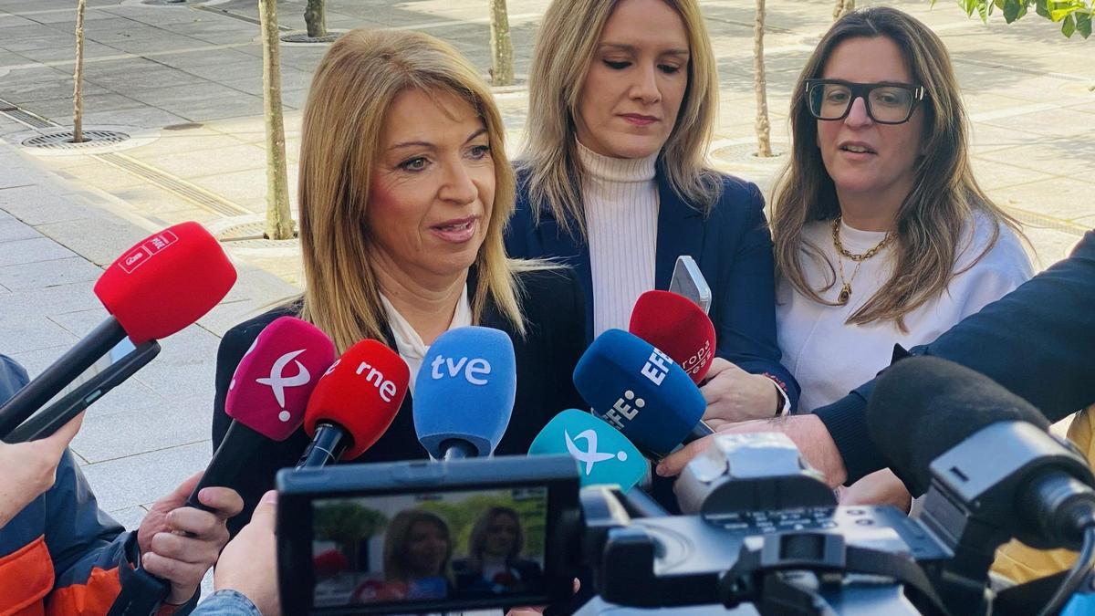 PSOE acusa a PP y Vox de negociar sillones en Extremadura