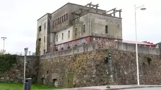 Un informe del Concello de A Coruña defiende restaurar el edificio del albergue que propone derribar