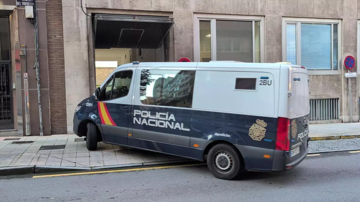 Los policías de la red desarticulada en Avilés actuaban como servicio de seguridad en descargas de droga en Asturias, Galicia y Cantabria