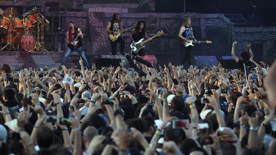 Concierto de Iron Maiden en el Resurrection Fest, en Viveiro // EFE/Eliseo Trigo