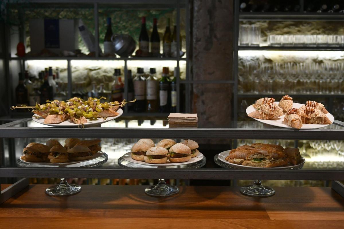 La famosa barra de Jaleo, el restaurante de Marco Tirado y Ángeles Marzoa.