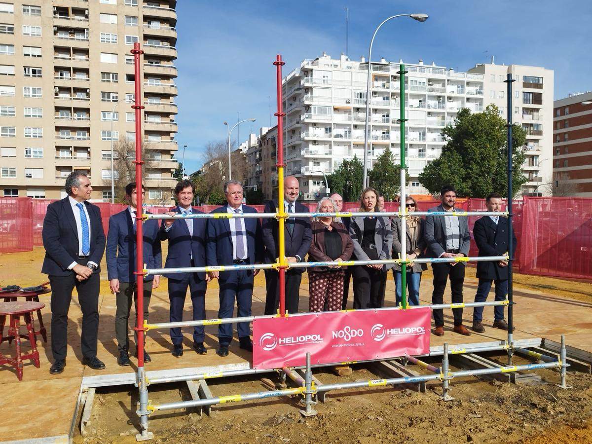 Acto de colocación del primer tubo de la portada de la Feria de Sevilla de 2026