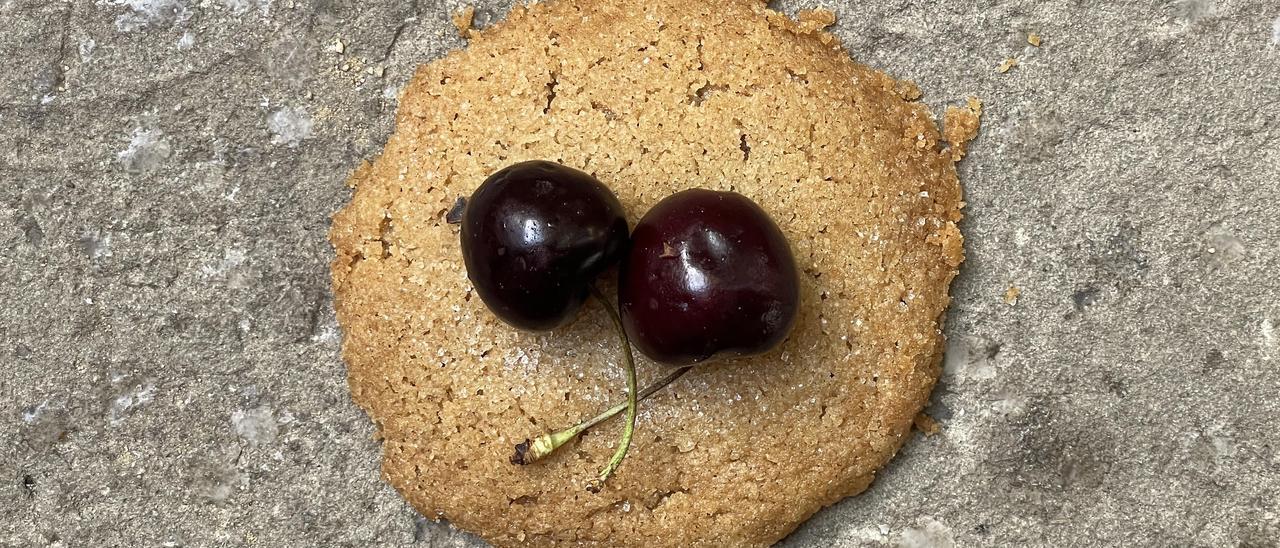 Un panoli y dos cerezas, en la parroquia de la Concepció de Barcelona