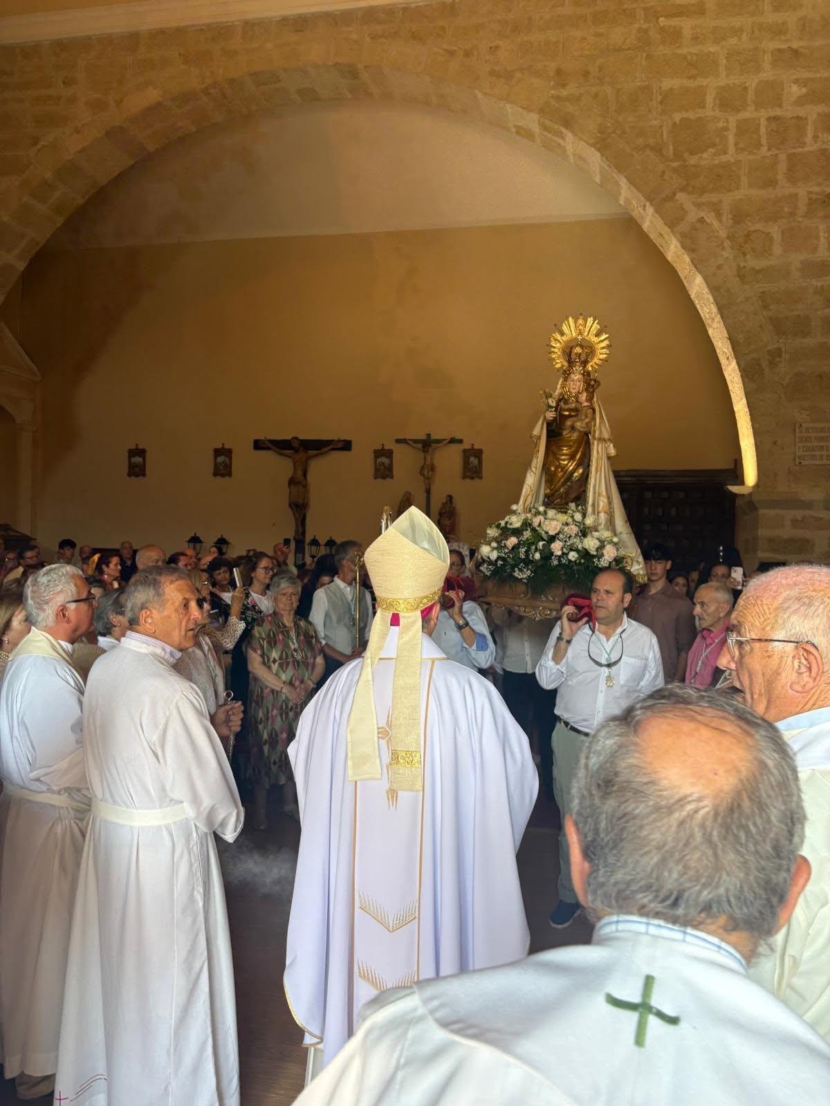GALERÍA | Villamayor de Campos venera a la Virgen del Socastro