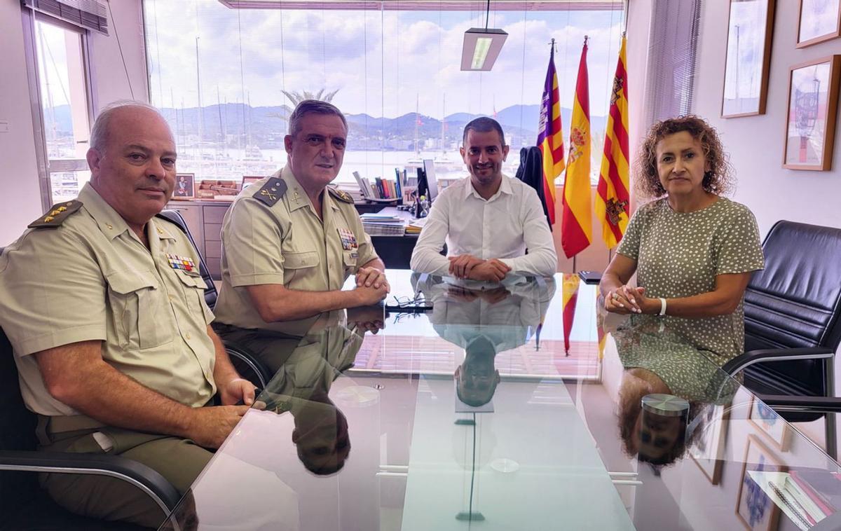 Visita institucional del comandante general de Balears a Sant Antoni | ASA