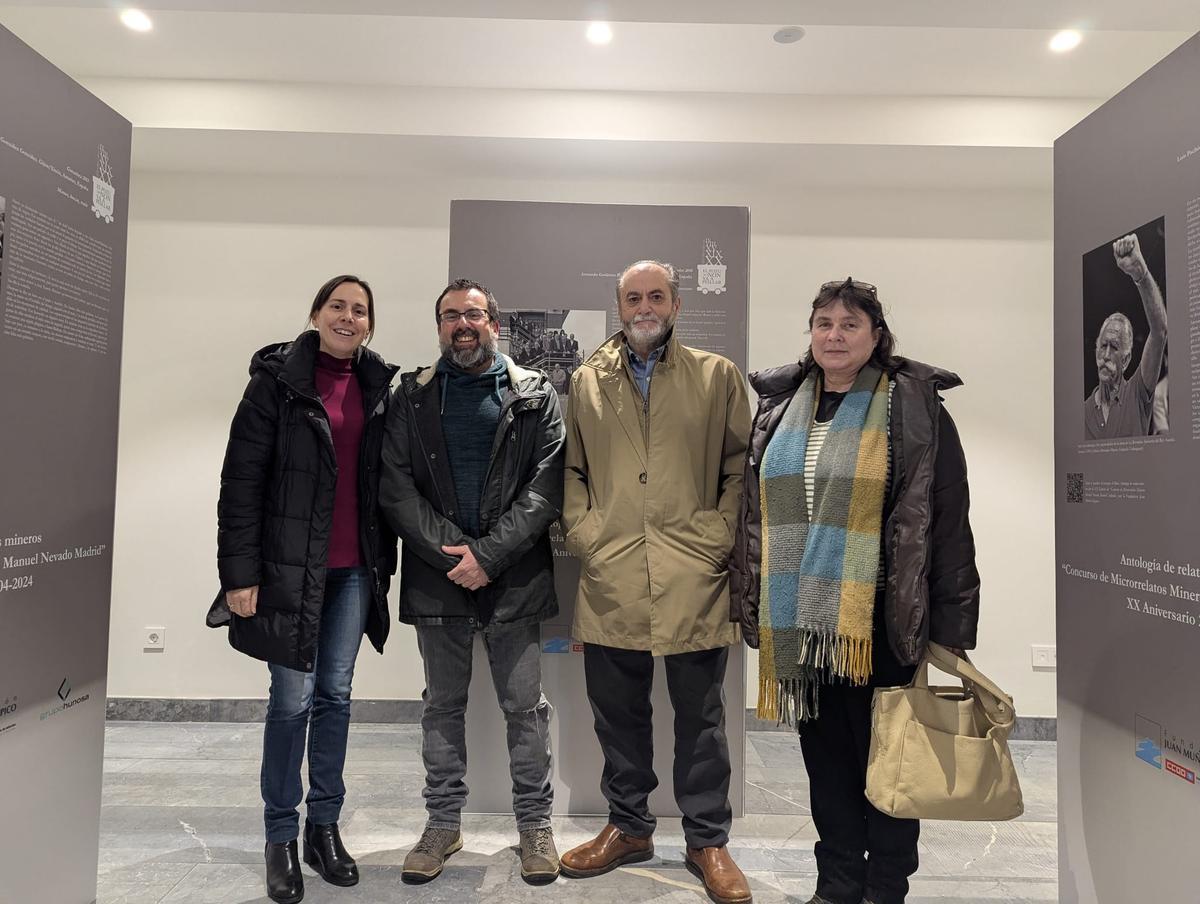 Un momento durante la inauguración de la exposición.