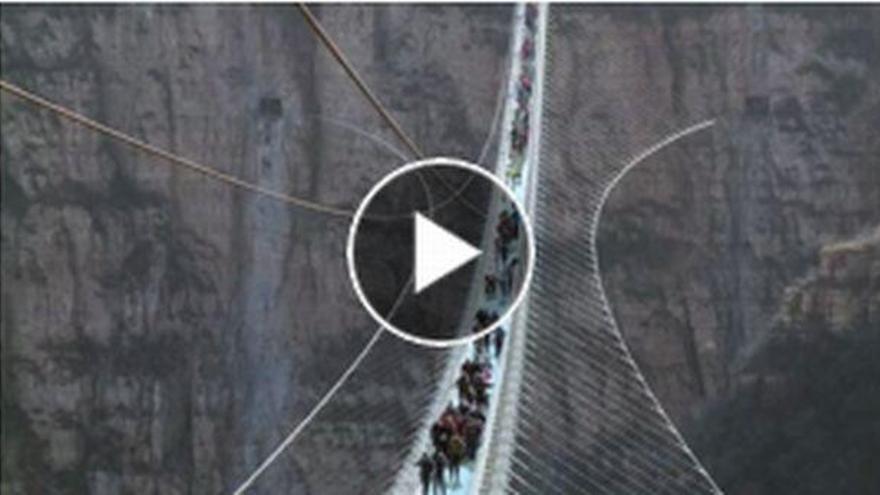 Así es el puente de cristal más largo del mundo