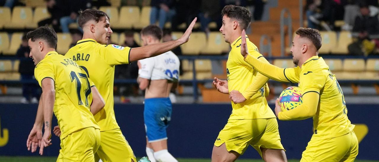 Los jugadores del Villarreal B celebran uno de los dos tantos anotados ante el Tenerife el pasado fin de semana.