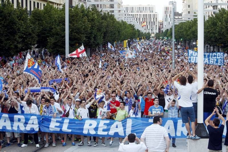 Concentración de aficionados por el futuro del Real Zaragoza