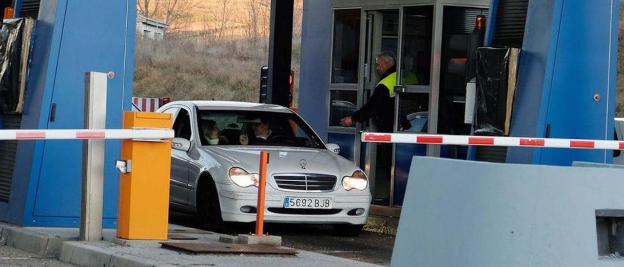 Peaje de La Magdalena, en la autopista del Huerna. | LNE