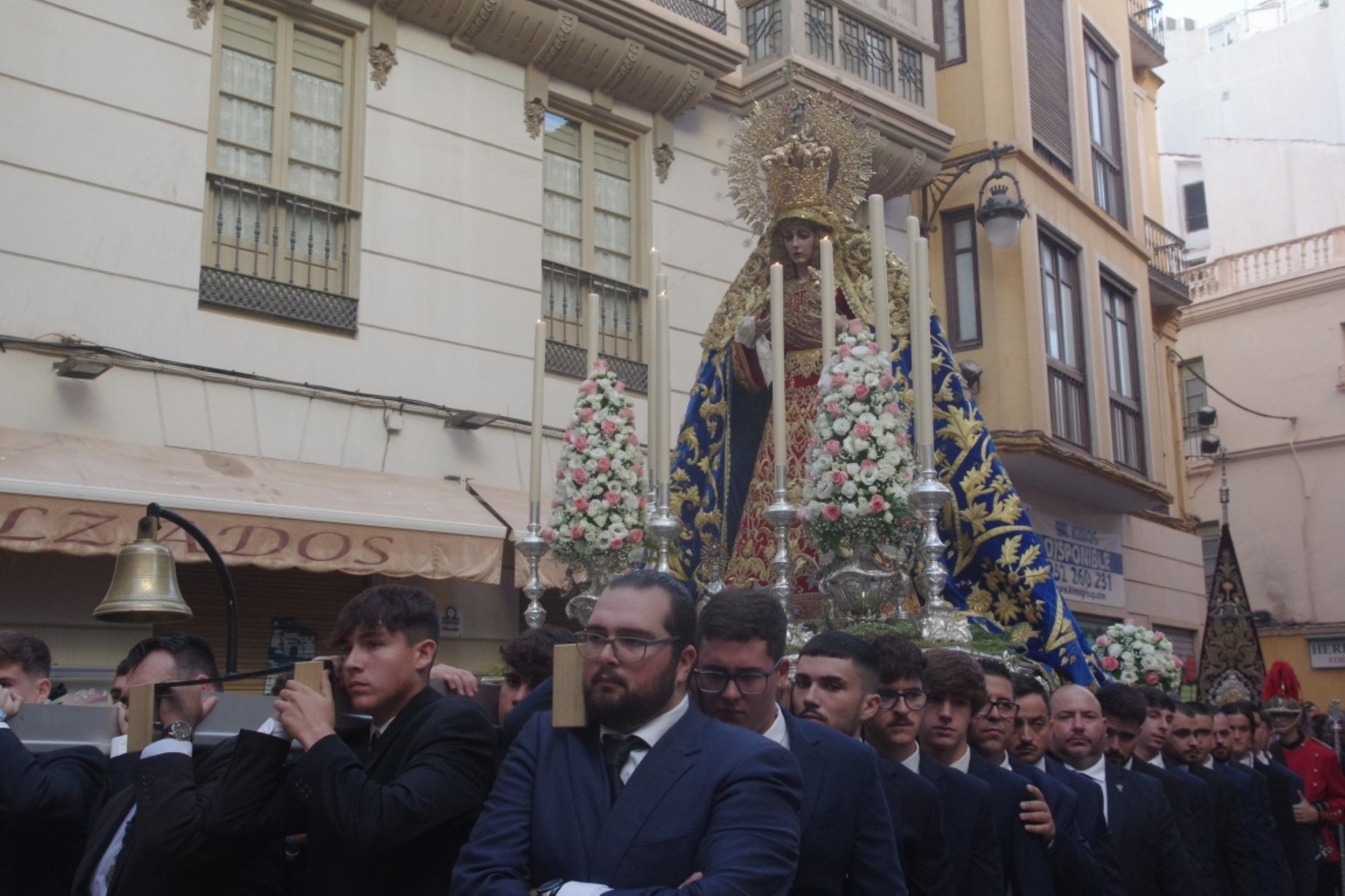 El Rosario vespertino de la Virgen de Lágrimas y Favores, en imágenes