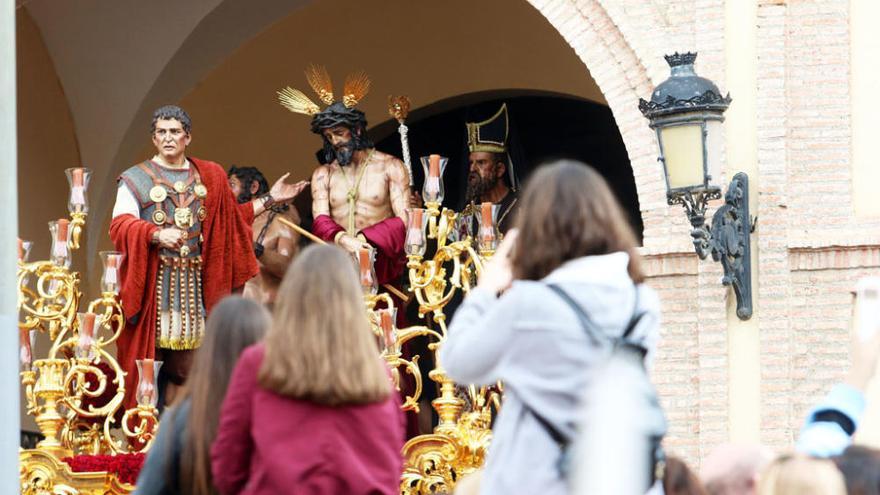 Poncio Pilato presenta al Cristo de la Humildad al pueblo.