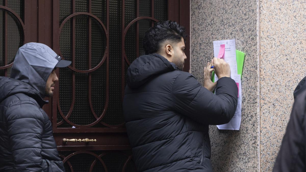 Hasta 500.000 inmigrantes podrán regularizar su situación en España