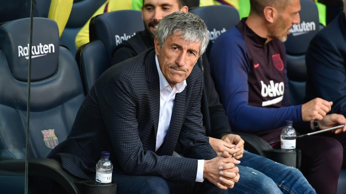 Quique Setién, en el banquillo durante un partido