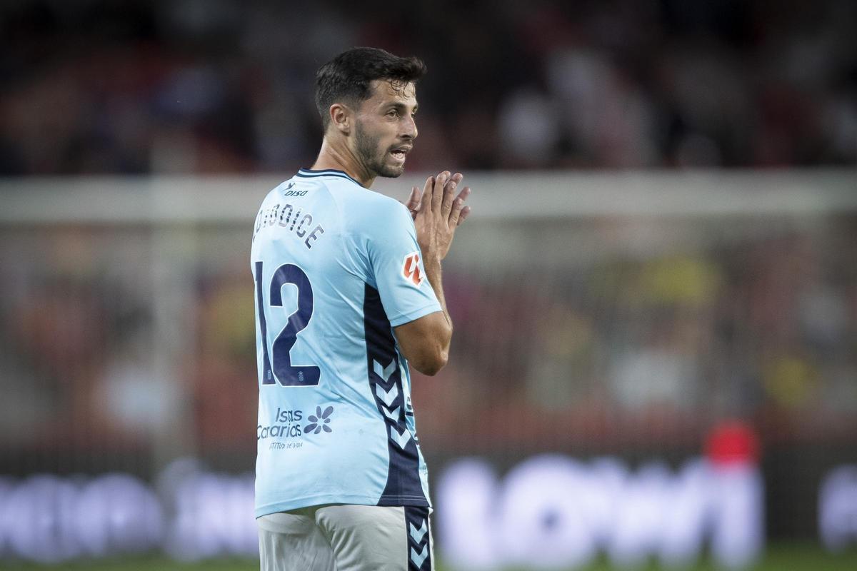 Gesto de rabia de Enzo Loiodice, en el estadio de Los Cármenes, ante el Granada, en la primera vuelta.