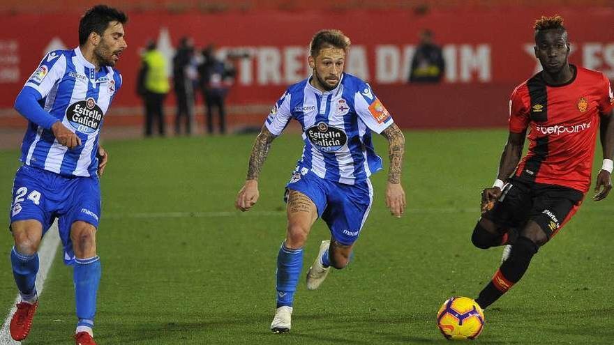 Eneko Bóveda, a la izquierda, junto a Fede Cartabia ayer en Son Moix.