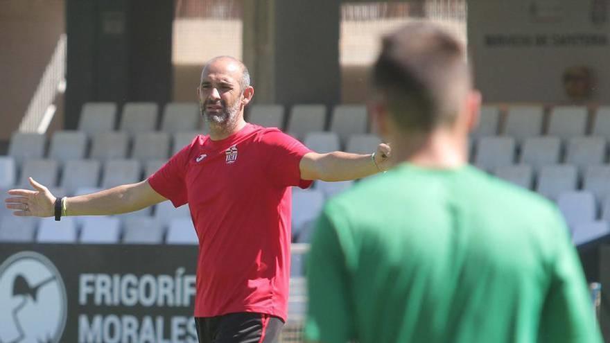 Alberto Monteagudo, en un entrenamiento en el Cartagonova.