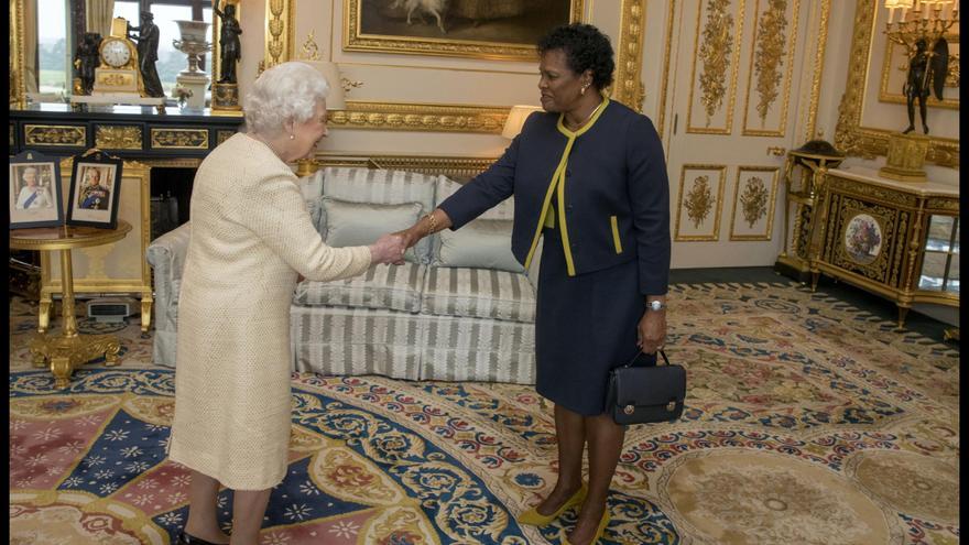 Isabel II deja de ser reina de Barbados, que se convierte en república