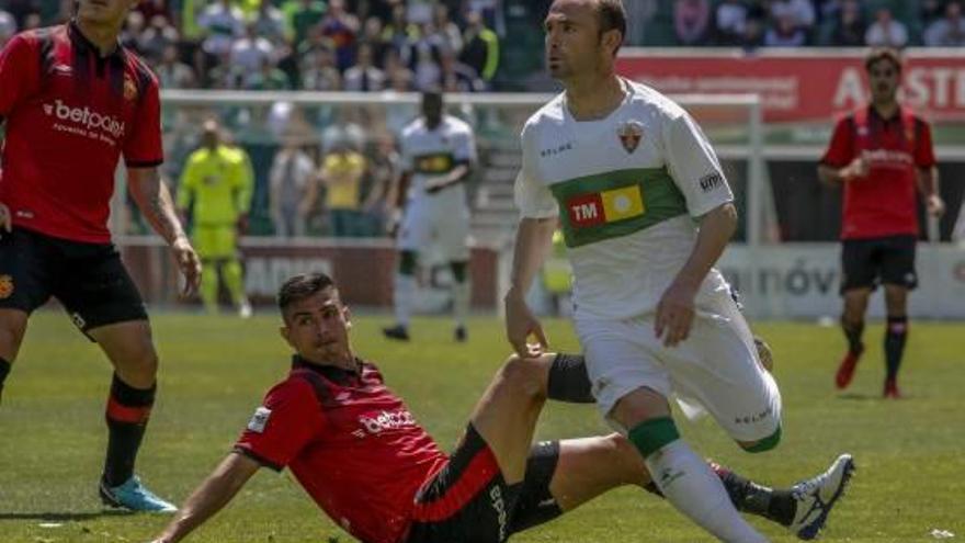 Nino, durante el partido ante el Mallorca en el Martínez Valero.