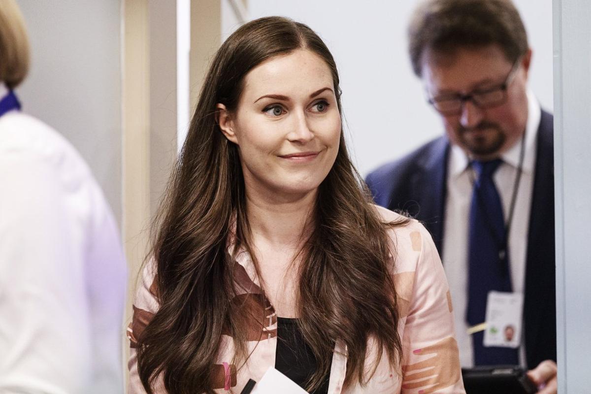 13 August 2020, Finland, Helsinki: Finnish Prime Minister Sanna Marin (C) arrives for a press conference at the Government Palace. Photo: Roni Rekomaa/Lehtikuva/dpa