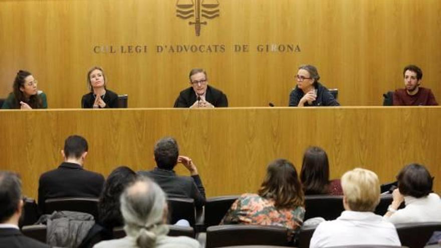 Els ponents de la taula rodona que es va celebrar ahir al vespre a la seu del col·legi.