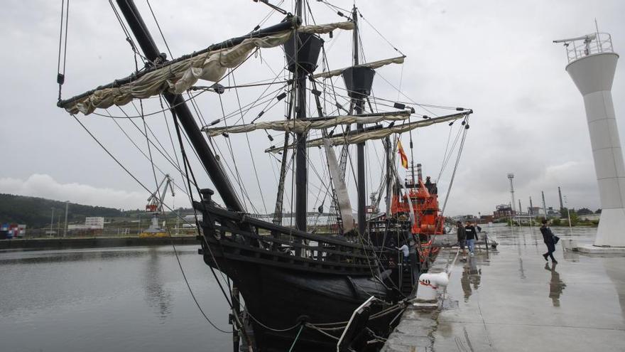 La nao &quot;Victoria&quot; anclada en Avilés