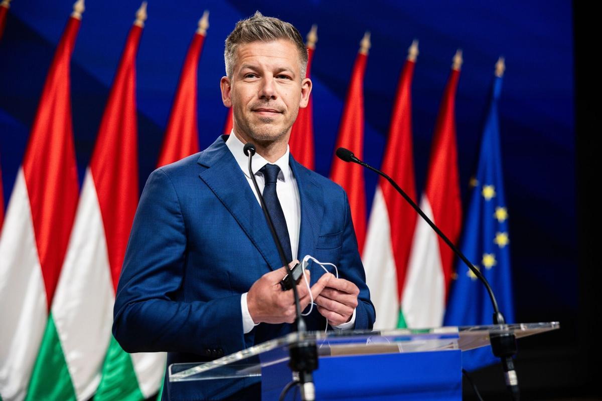 Peter Magyar, el futuro primer ministro de Hungría, en una rueda de prensa tras su victoria electoral en Budapest, Hungría, el lunes 13 de abril de 2026.
