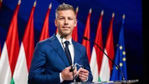 Magyar tancarà els informatius dels "mitjans servils" amb Orbán