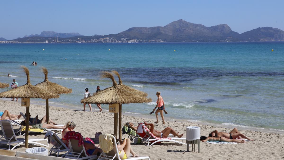 Sommerliche Temperaturen gibt es an der Playa de Muro (Archivbild).