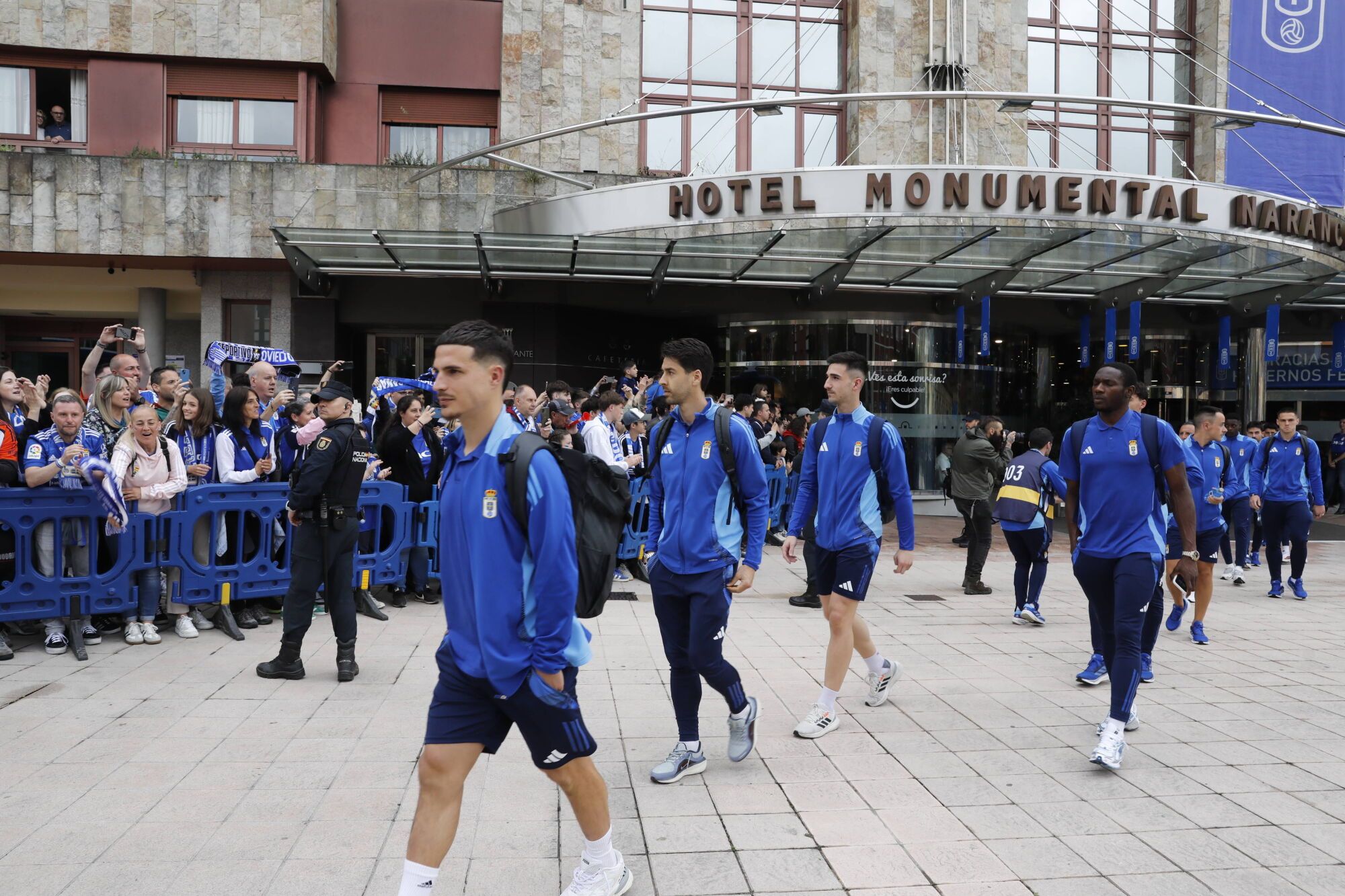 Así fue el recibimiento de la afición al Real Oviedo y toda la previa del último partido de la temporada