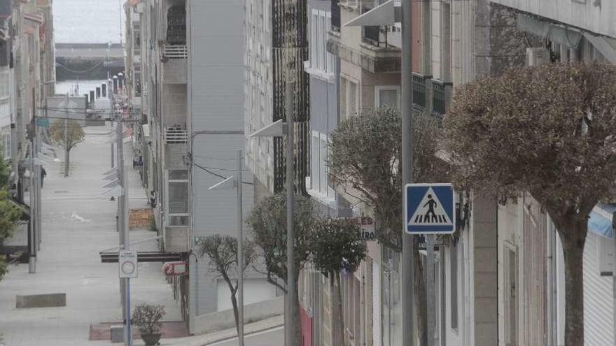 Calles con farolas en el casco urbano del concello buenense. // Santos Álvarez