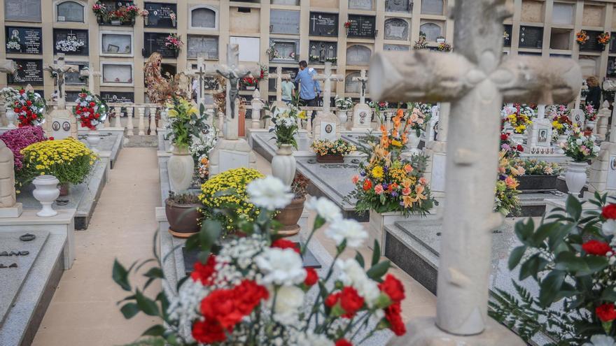 Día de Todos los Santos en el Cementerio de Orihuela