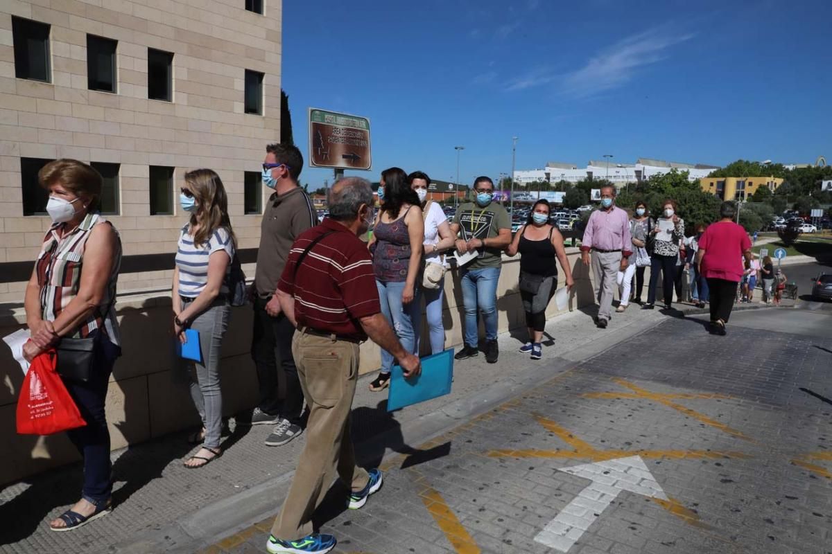 Aumentan las colas en las consultas externas del Reina Sofía