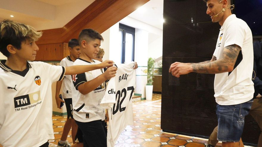 Lamine Yamal ha celebrado sus 17 cumpleaños rodeado de sus compañeros de la selección española