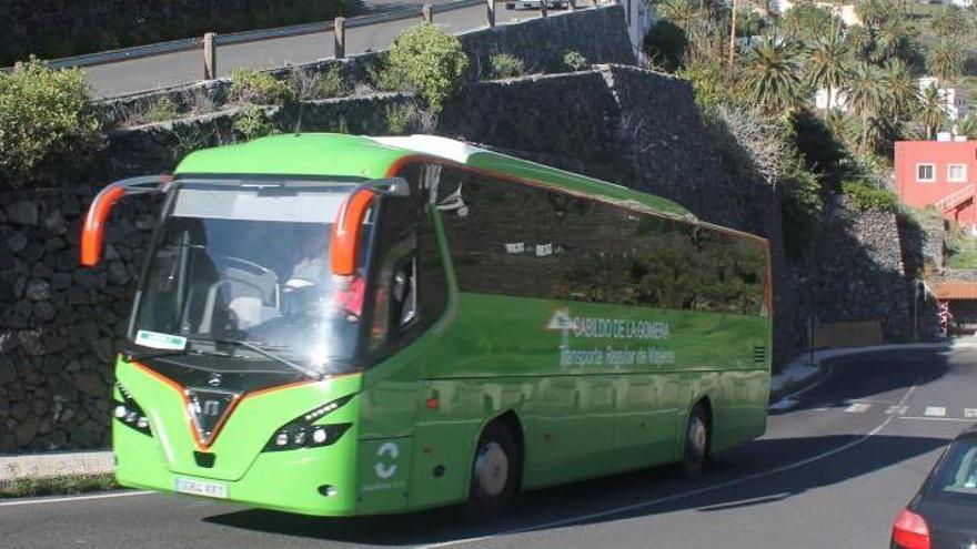 El Cabildo anuncia la próxima activación de una línea directa entre Vallehermoso y el aeropuerto