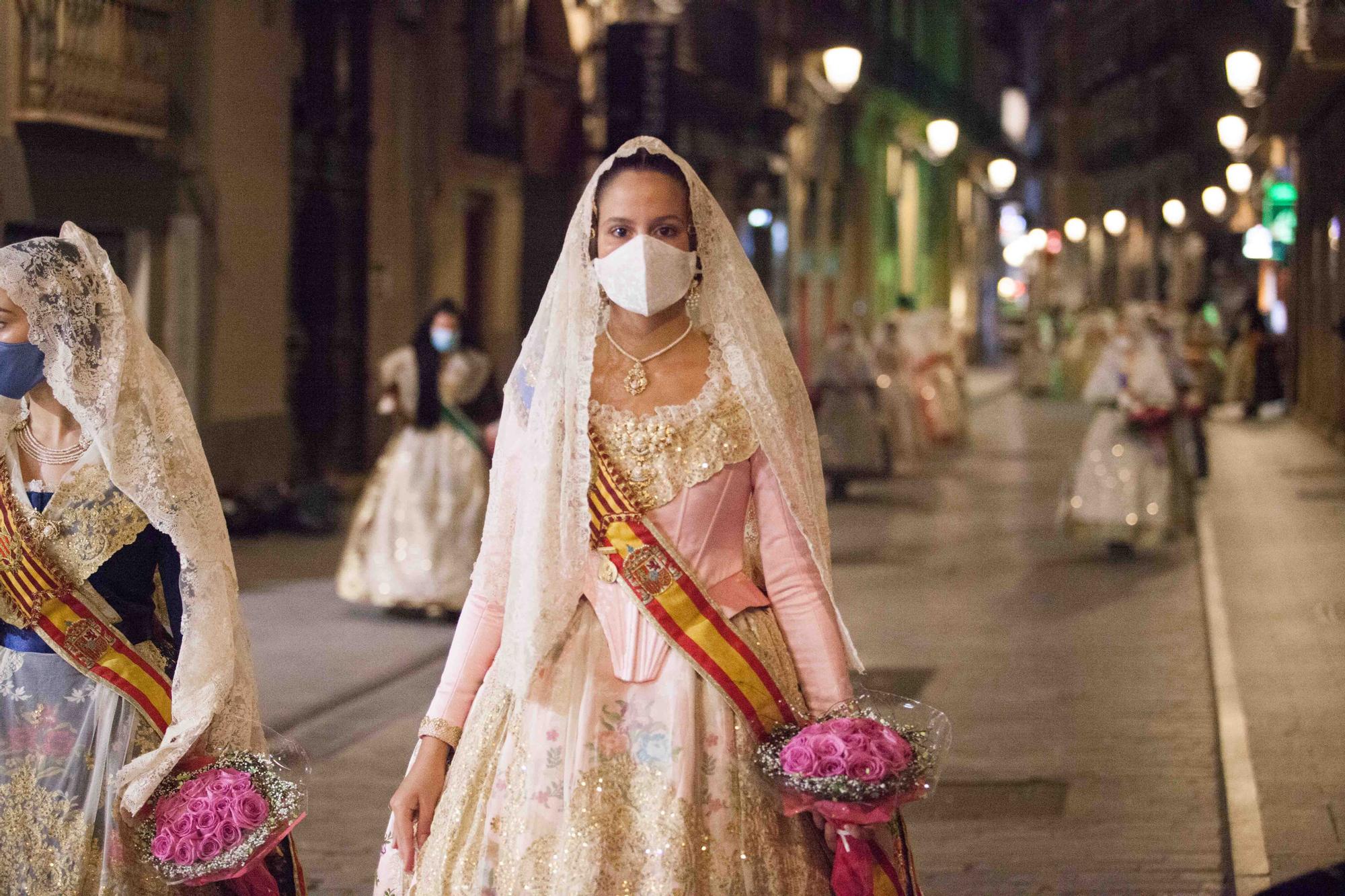 Llegada de la Fallera Mayor Infantil 2021 a la plaza de la Virgen en la Ofrenda