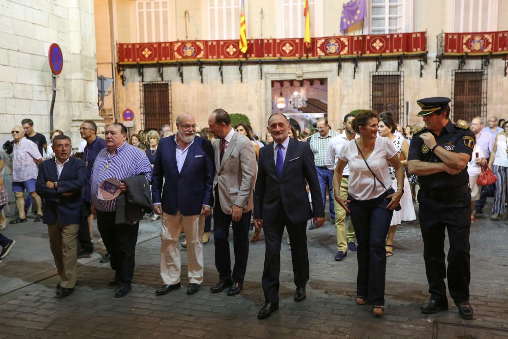 El traslado de la virgen de Monserrate desde su monasterio hasta la Catedral de la ciudad reunió a numerosos fieles