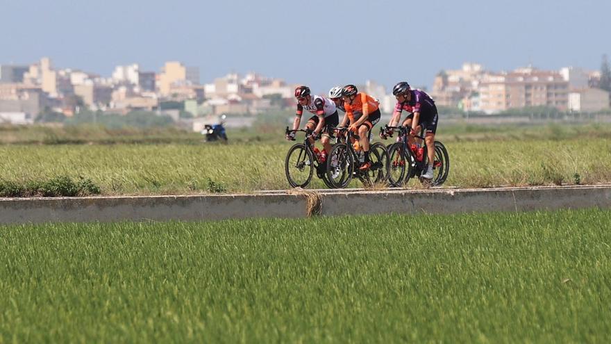 Los escapados de la etapa 6 de la Vuelta, en un momento de la carrera.