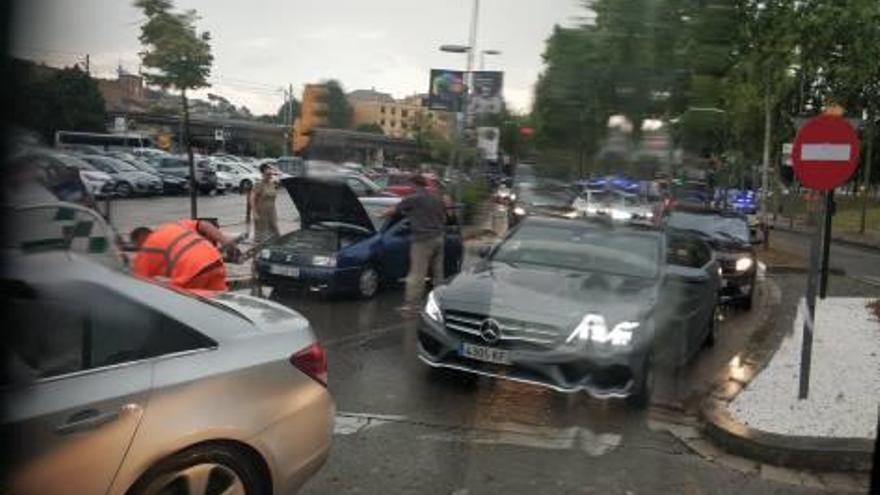 Un xàfec deixa més de 50 litres a Girona i inunda els carrers