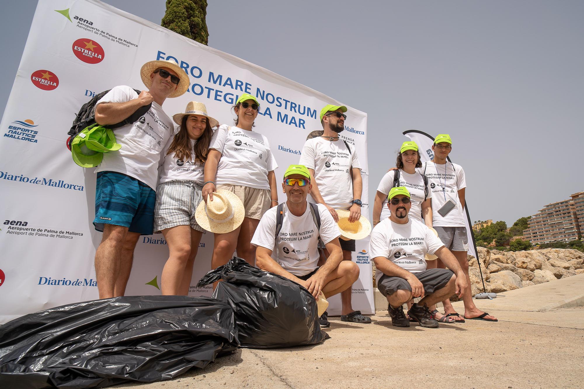 Una veintena de voluntarios participan en la jornada de limpieza del mar convocada por Club Diario de Mallorca