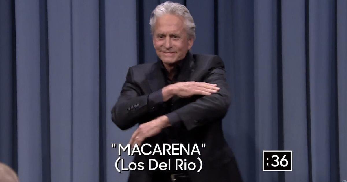 Michael Douglas baila 'La Macarena' en el programa de Jimmy Fallon