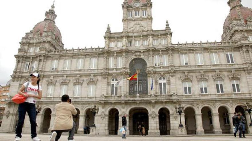 La coruñesa Plaza de María Pita un día nublado.