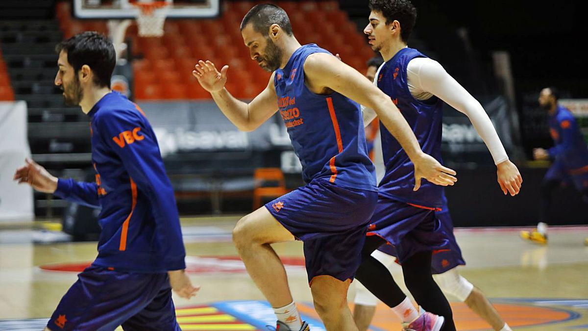 Vives, San Emeterio y
Puerto, durante el 
entrenamiento de ayer. 
.  m.a.montesinos