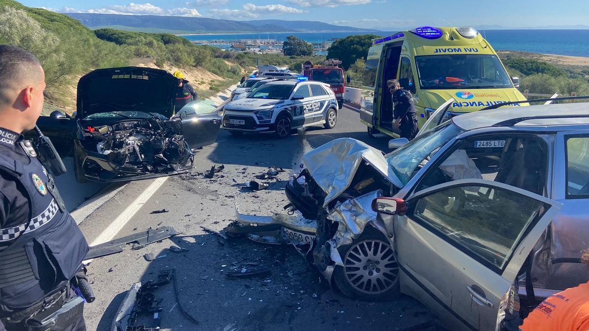 Imagen del accidente entre dos turismos.