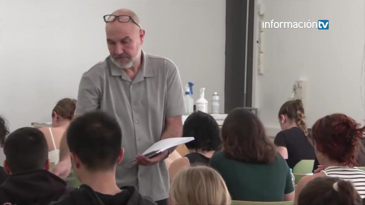 Los docentes alicantinos arrancan el curso siendo de los peores pagados del país