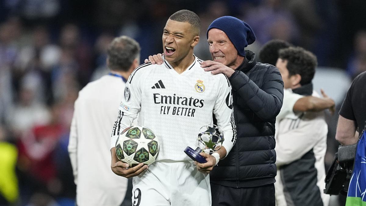 Kylian Mbappe celebrat el triunfo y sus tres goles con el Real Madrid en el partido ante el Manchester City en Champions League